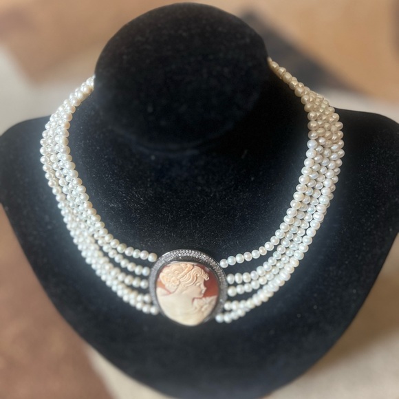 Jewelry - Freshwater pearls Cameo Necklace